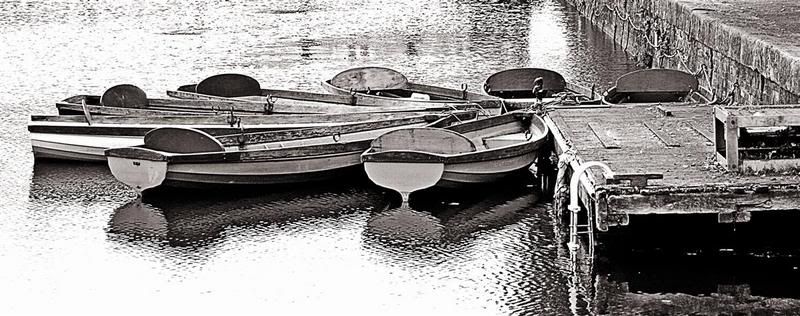 b/w boats