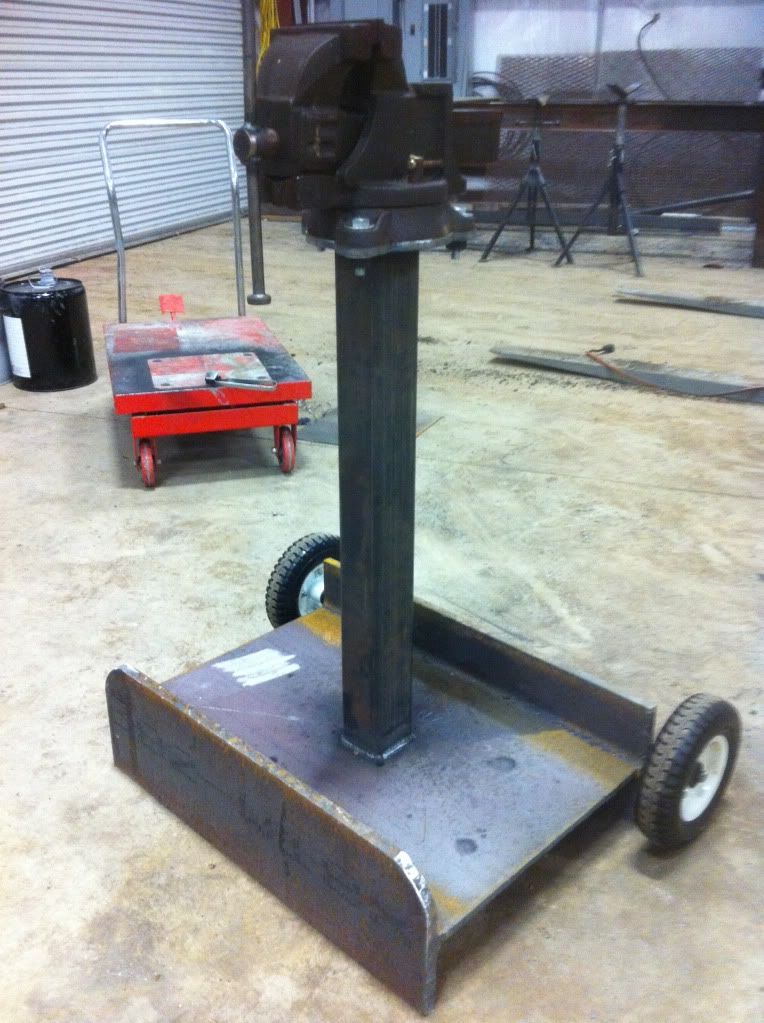 Rolling vise stand