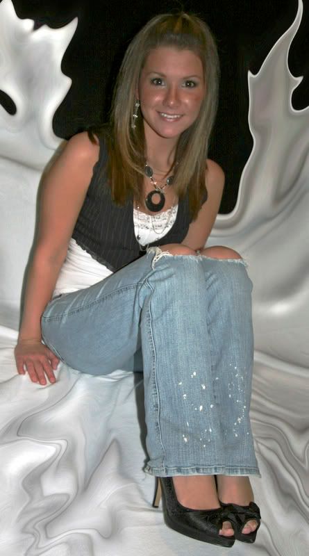 IMAGE: http://i145.photobucket.com/albums/r213/joanfstel/KKkneesup1.jpg