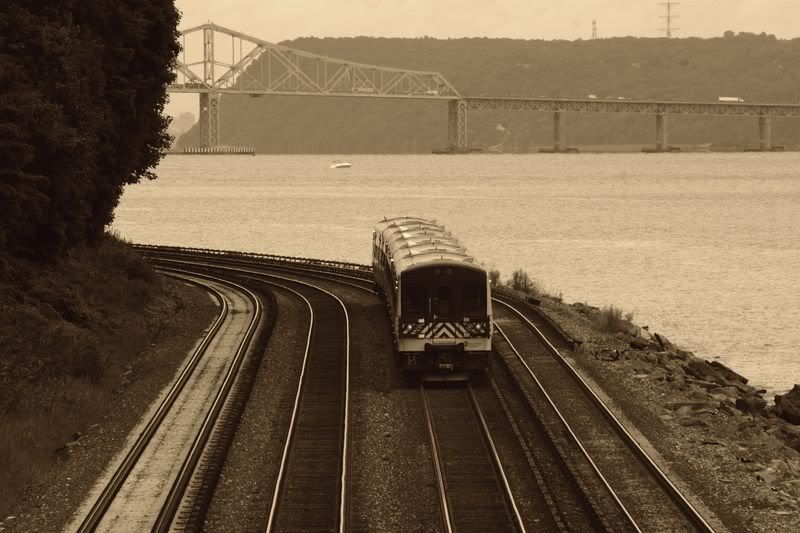 IMAGE: http://i145.photobucket.com/albums/r213/joanfstel/M7HudsonRiver-1.jpg
