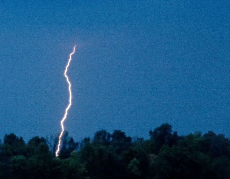 IMAGE: http://i145.photobucket.com/albums/r213/joanfstel/lightening1.jpg