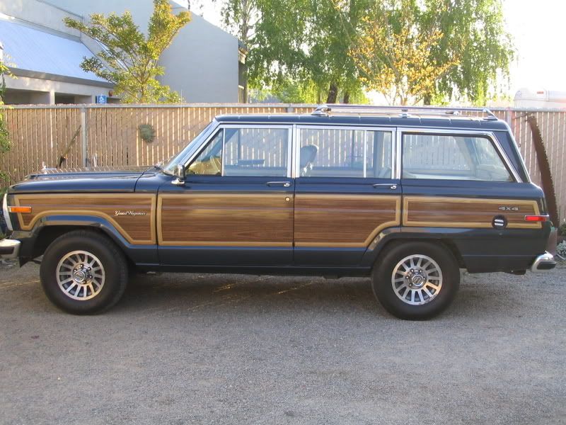 GrandWagoneer006.jpg