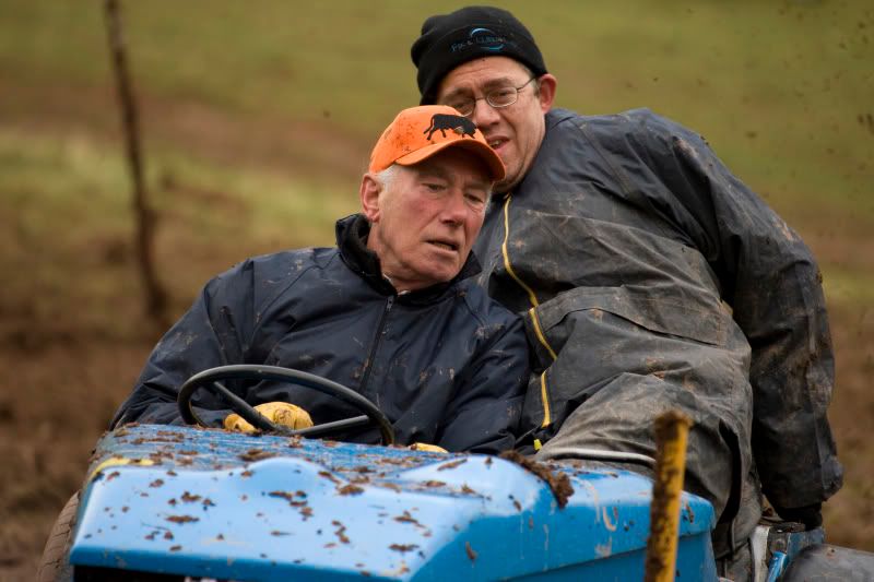 IMAGE: http://i145.photobucket.com/albums/r223/chrispons/people1.jpg