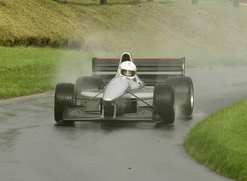 IMAGE: http://i145.photobucket.com/albums/r223/chrispons/sueyoungpres.jpg