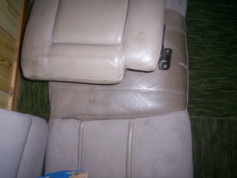 Instaling VP Calais retractable centre rear seat belt Just Commodores