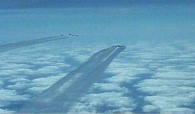 http://i145.photobucket.com/albums/r231/thawes/Strategic%20Air%20Command%20Film/StrategicAirComand13.jpg
