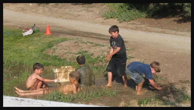 IMAGE: http://i145.photobucket.com/albums/r233/asolie/Events/CBC%207-4-07%20Picnic/Havin-fun.jpg