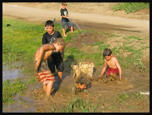 IMAGE: http://i145.photobucket.com/albums/r233/asolie/Events/CBC%207-4-07%20Picnic/Splash-o-mud.jpg