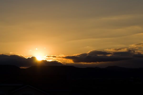 IMAGE: http://i145.photobucket.com/albums/r233/asolie/sunsets/IMG_4527.jpg