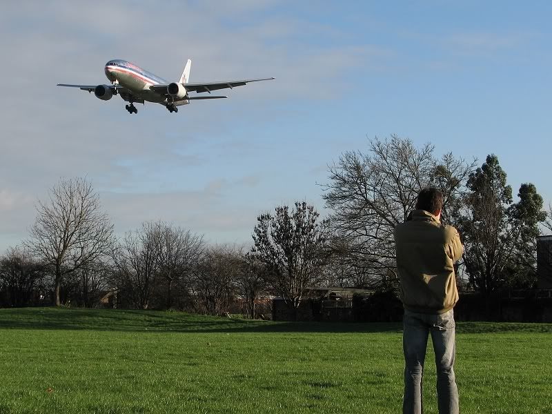 http://i145.photobucket.com/albums/r235/adamkendallphotography/Heathrow4Jan07KP/Img_0042.jpg